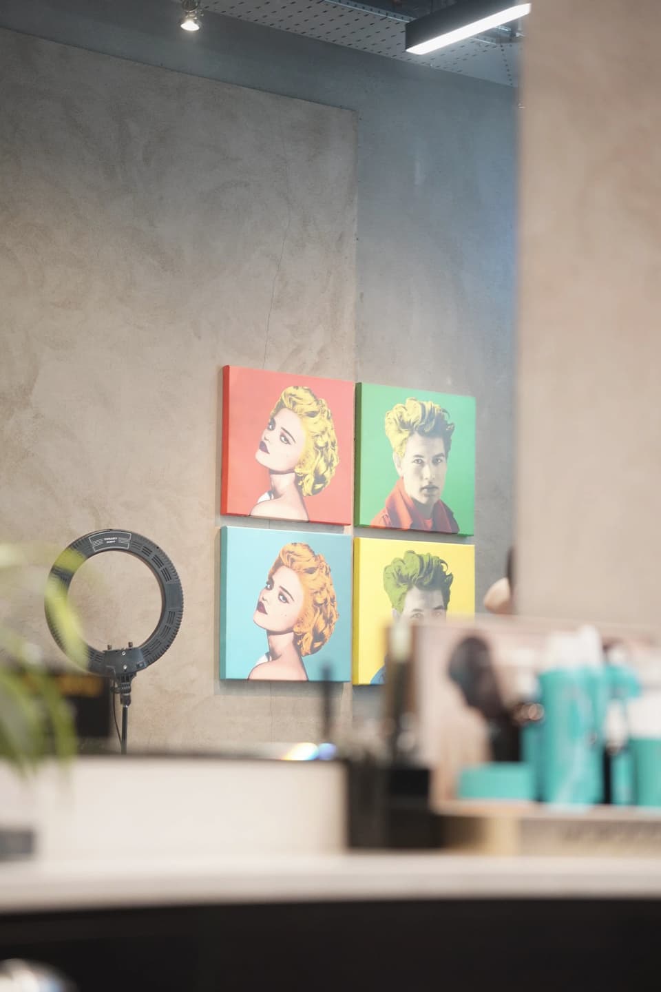 A corner of the salon interior.